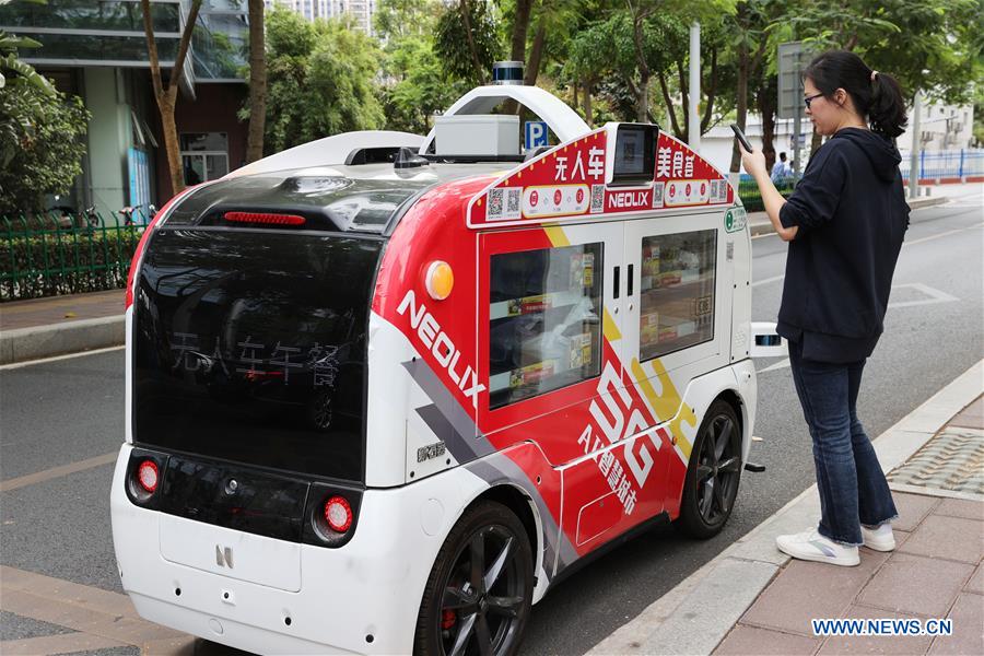 #CHINA-FUJIAN-XIAMEN-UNMANNED FOOD DELIVERY VEHICLE (CN)