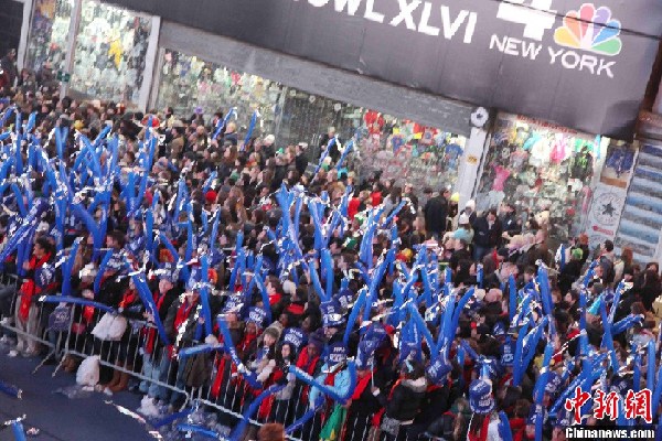 百万人聚集纽约时报广场参加新年狂欢