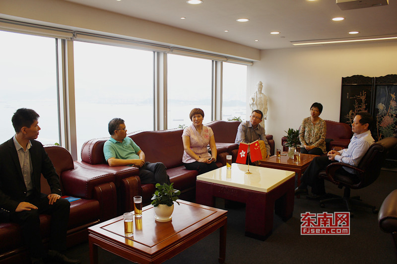 网海外部主任王艳玲一行3人抵达香港,一下机场就马不停蹄地展开调研
