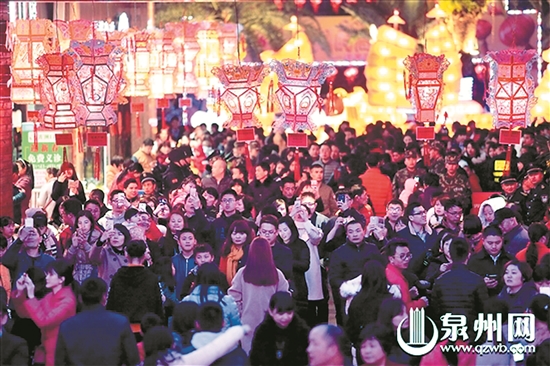 去年元宵灯会盛况（资料图片）
