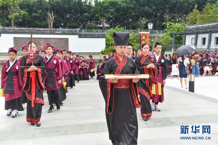 （教育）（2）福建福州：开学第一课 体验“入泮拜师礼”