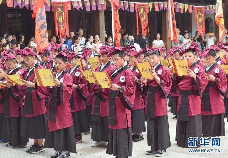 （教育）（4）福建福州：开学第一课 体验“入泮拜师礼”