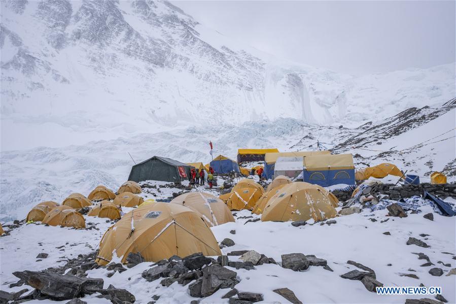 (InTibet) CHINA-TIBET-MOUNT QOMOLANGMA-ADVANCE CAMP-MEAL (CN)