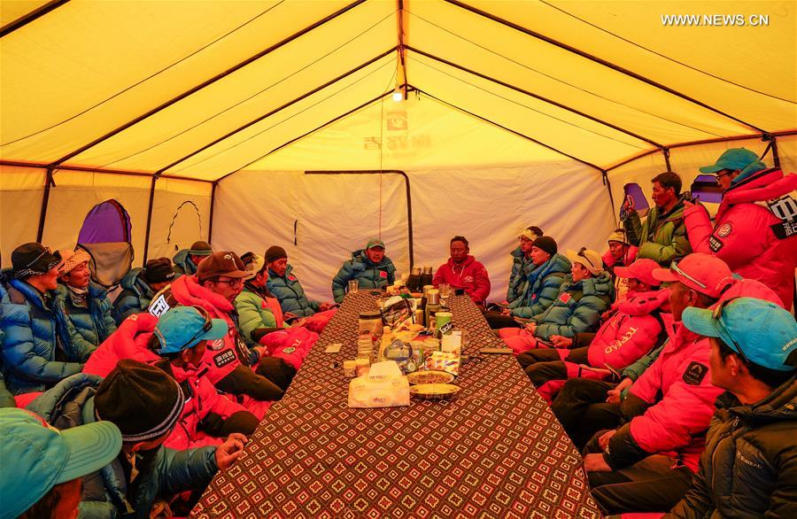 (InTibet) CHINA-TIBET-MOUNT QOMOLANGMA-ADVANCE CAMP-REMEASURING TEAM (CN)