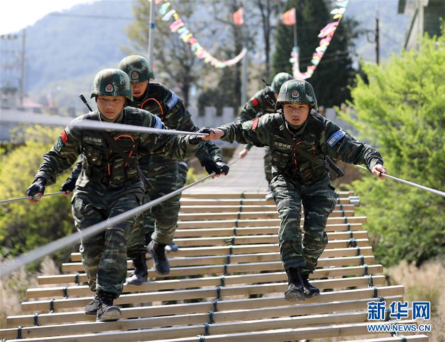 （新华全媒头条·图文互动）（18）新华社评论员：向着更加壮阔的航程——致敬改革开放40周年